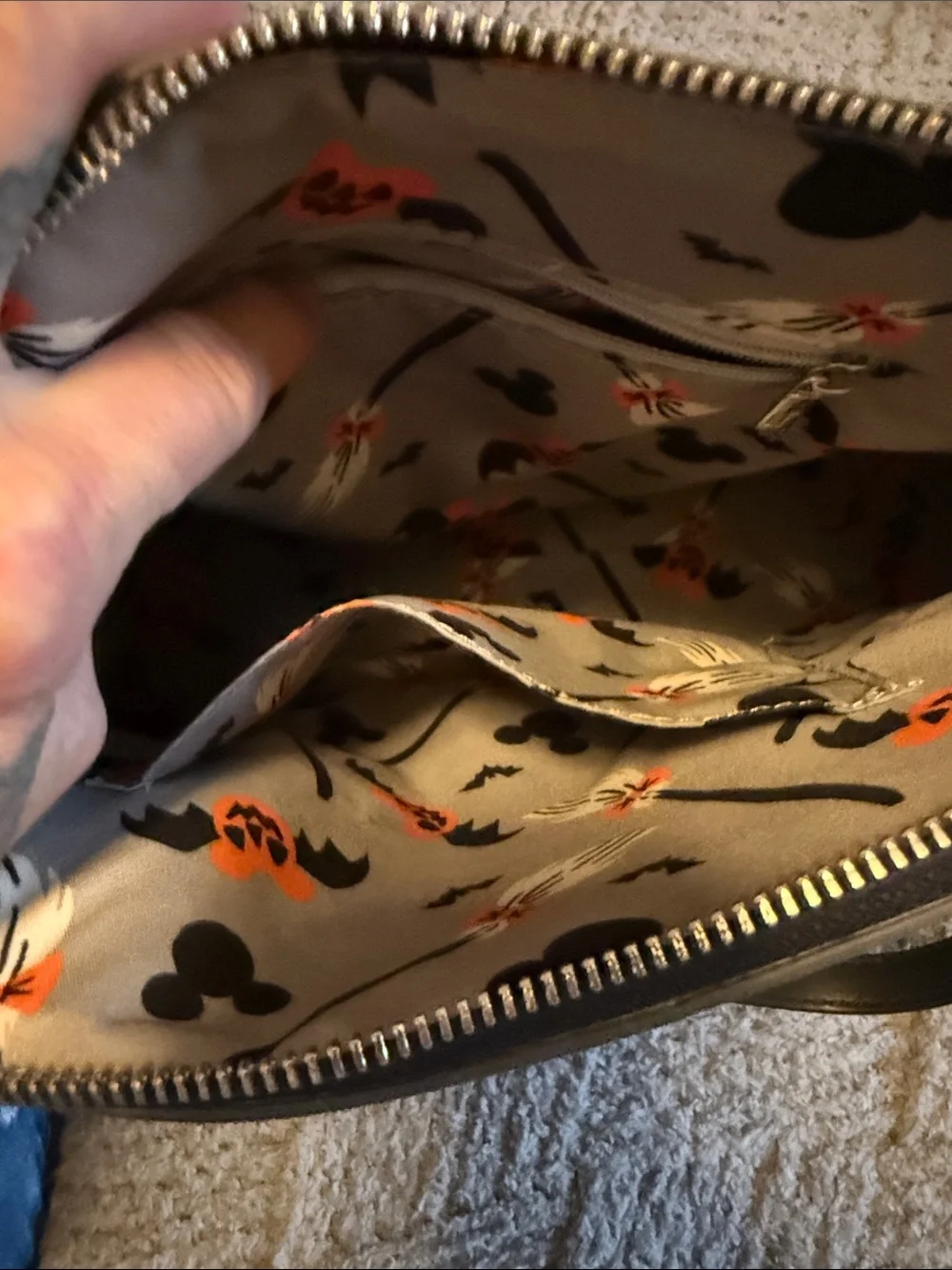 Disney x Loungefly Gray Mickey & Minnie Halloween Satchel - Picture 7 of 8